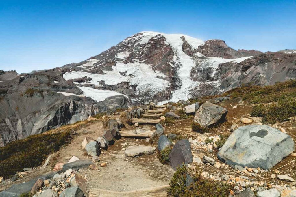 Path up the mountain on the Skyline Loop Trail