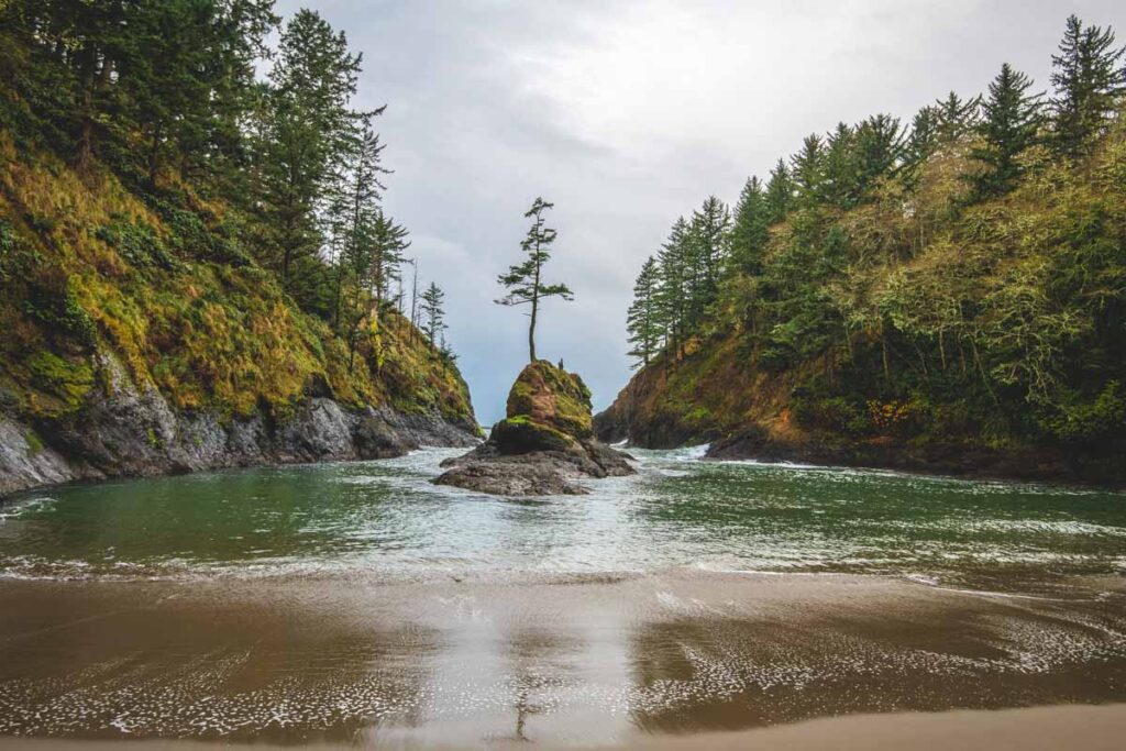 Dead Man's Cove in Cape Disappointment State Park