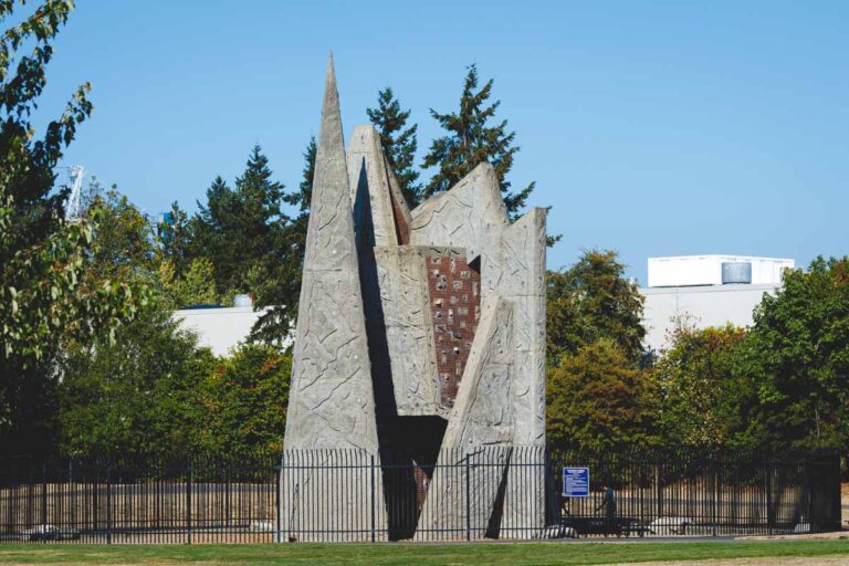 Rock climbing wall in Marymoor Park things to do in Bellevue