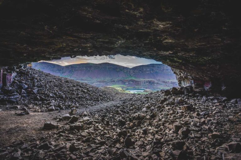 Lenore Lake Caves one of the best lakes in Washington