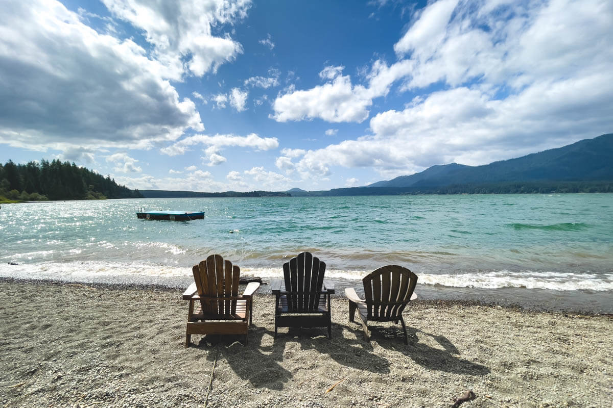 Deckchairs by Lake Quinault where to stay in Olympic National Park