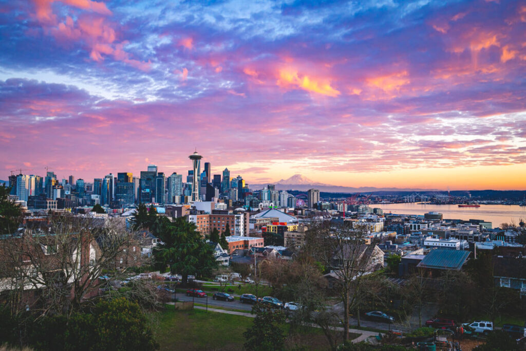 Sunset over Kerry Park for outdoorsy things to do in Seattle