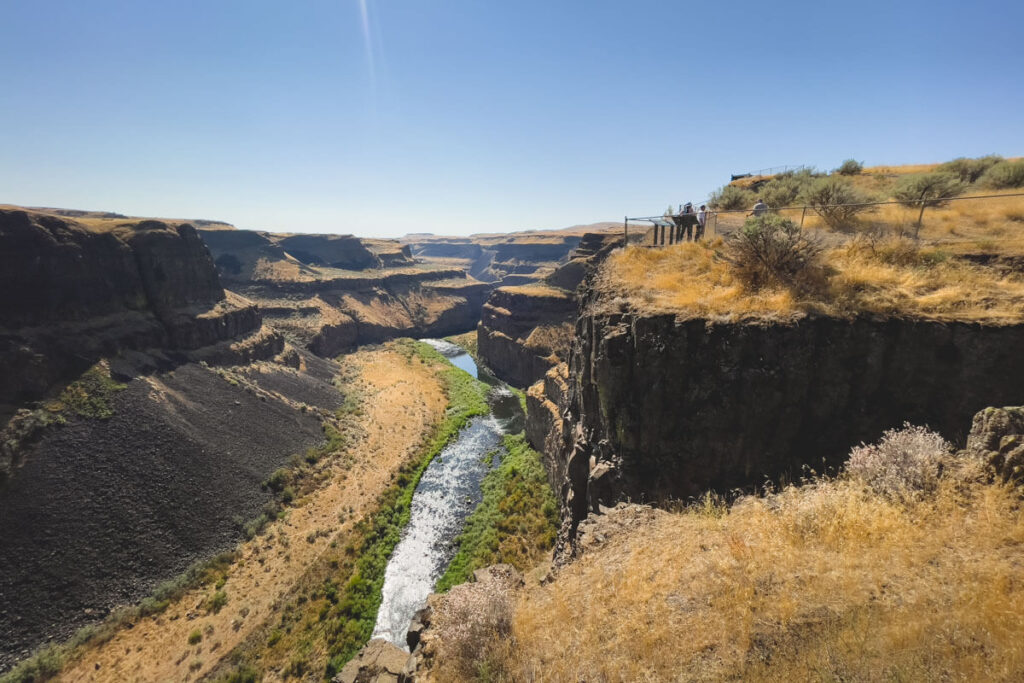 View of Cliff Edge Trail at Palouse Falls State Park.